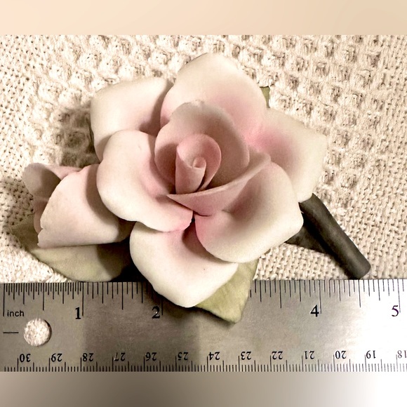 Vtg Napoleon Capodimonte Hand-Painted Porcelain Ivory Rose Sculpture - 1980's - Picture 10 of 10